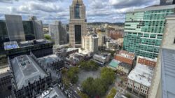 피츠버그 시는 NFL 드래프트 기간 동안 어린이를 안전하게 보호하기 위해 폭력 방해자와 협력합니다.