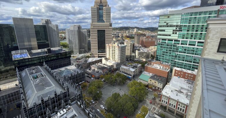 피츠버그 시는 NFL 드래프트 기간 동안 어린이를 안전하게 보호하기 위해 폭력 방해자와 협력합니다.
    


