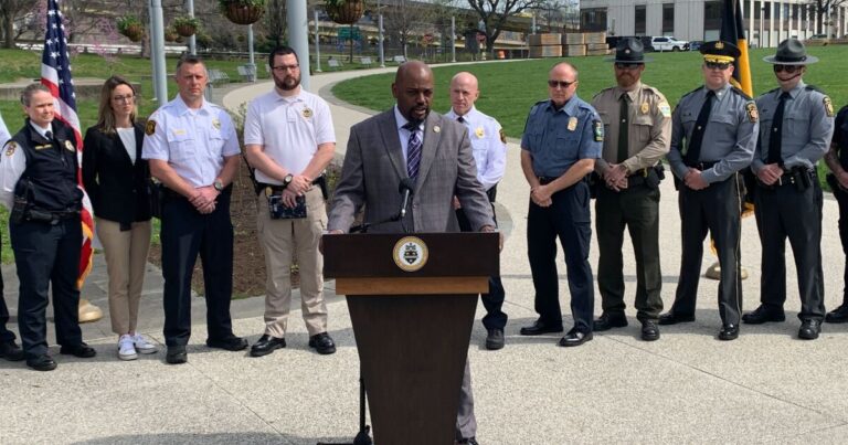 피츠버그가 NFL 드래프트를 준비하면서 공공 안전 당국은 긴급 상황에 대비하고 있습니다.
    


