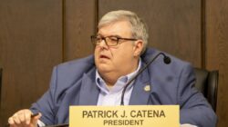 Allegheny 카운티 의회 의원 대다수는 캠페인 우편물 논란 속에서 Catena 제거를 요구합니다.