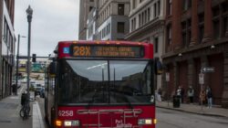 ConnectCard를 대체하기 위해 ReadyFare 자동 판매기를 설치하는 Pittsburgh Regional Transit