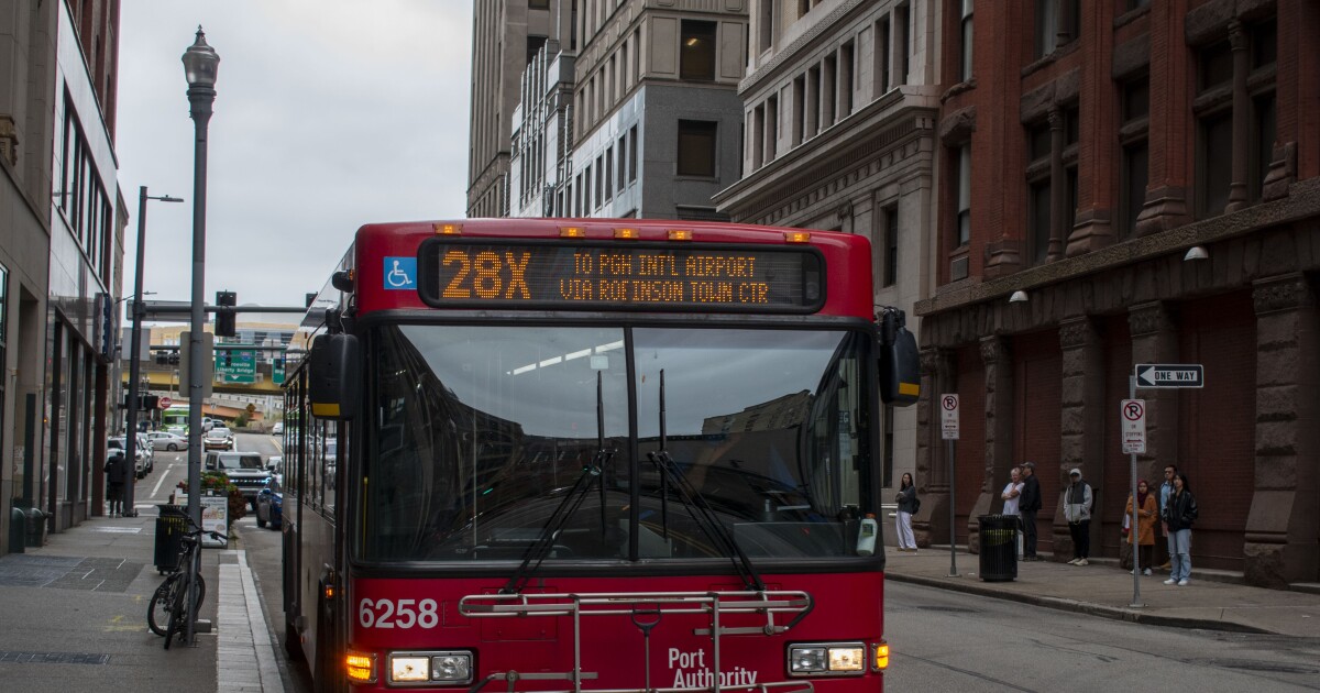 ConnectCard를 대체하기 위해 ReadyFare 자동 판매기를 설치하는 Pittsburgh Regional Transit