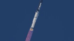 SpaceX가 시험 비행에서 가장 크고 가장 강화된 우주선을 발사합니다.