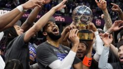 뉴욕은 클리블랜드를 꺾고 1999년 이후 처음으로 NBA 결승전에 복귀했다.