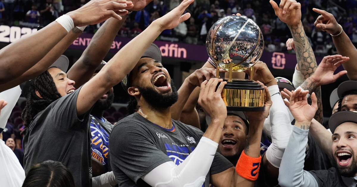 뉴욕은 클리블랜드를 꺾고 1999년 이후 처음으로 NBA 결승전에 복귀했다.