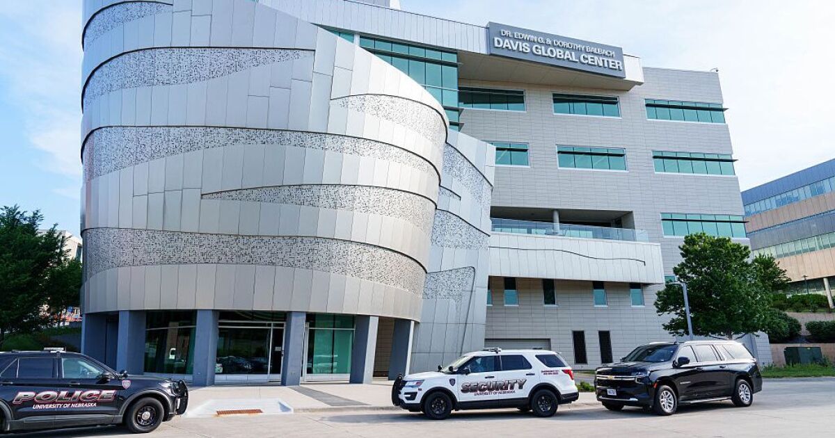 미국 승객, 한타바이러스 검역소에 머물라는 연방정부 명령에 '배신감' 느껴