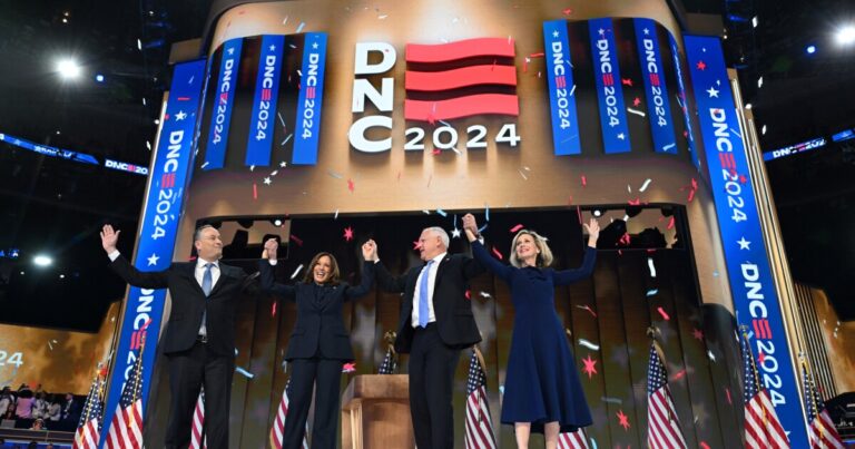 민주당은 2024년에 무엇이 잘못되었는지에 대한 답변을 원했습니다. 이제 더 많은 질문이 있습니다.
    


