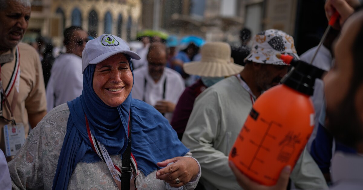 이슬람교도들은 전쟁 우려를 배경으로 연례 하지(Hajj)를 시작합니다.