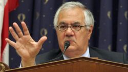 전 하원의원이자 동성애자 권리 선구자인 바니 프랭크(Barney Frank)가 86세의 나이로 사망했습니다.