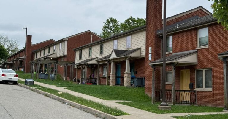 Allegheny County Housing Authority는 East Pittsburgh, McKees Rocks의 공공 주택을 폐쇄할 예정입니다.
    


