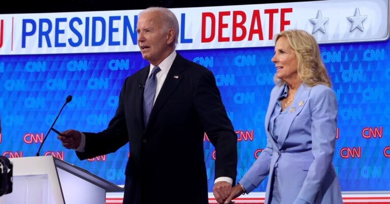 Jill Biden이 뇌졸중을 두려워했기 때문에 의사들은 Trump 토론 직후 Biden을 확인했습니다.
    


