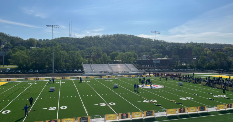 NFL 드래프트 전날 개장한 헤이즐우드 그린(Hazelwood Green)의 새로운 커뮤니티 운동장
    


