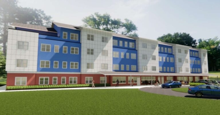 새롭고 더 작은 Northview Heights 중층 건물이 피츠버그 노스사이드의 노후된 고층 건물을 대체할 것입니다.
    



