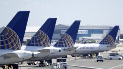스페인행 유나이티드항공(United Airlines) 비행기가 블루투스 장치 이름 때문에 유턴을 한 것으로 보입니다.