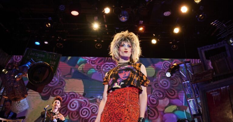 히트작 '헤드윅 앤 더 앵그리 인치(Hedwig and the Angry Inch)'가 피츠버그 극장 관객에 대해 말하는 것
    


