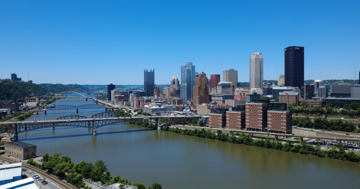 United Way of Southwestern Pa.는 121개 지역 비영리 단체에 2,100만 달러를 기부하고 100주년을 기념했습니다.