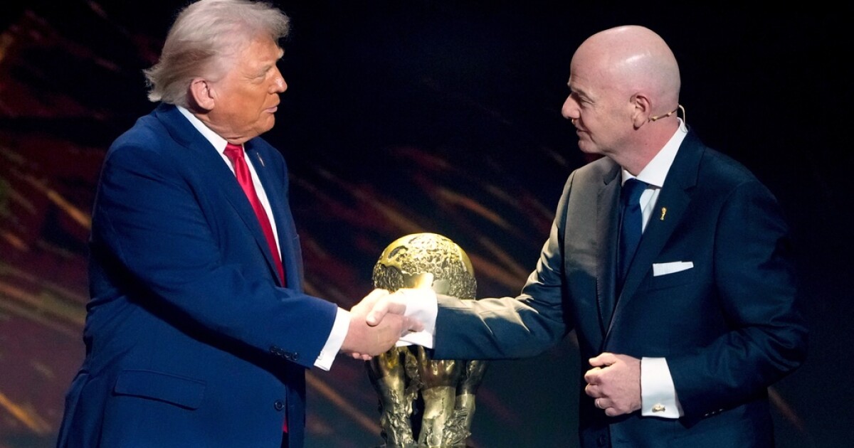 미국의 포워드 Balogun 플레이를 허용하기로 한 FIFA의 ​​'이해할 수 없는' 결정에 역사적인 월드컵 열광