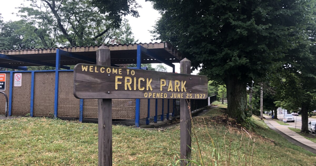 Pittsburgh Parks Conservancy는 Allegheny 카운티 학생들을 위한 청소년 미술 대회를 개최합니다.