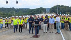 Shapiro 주지사는 Parkway East 교량의 조기 재개통을 발표하고 이를 가능하게 한 근로자들의 공로를 인정합니다