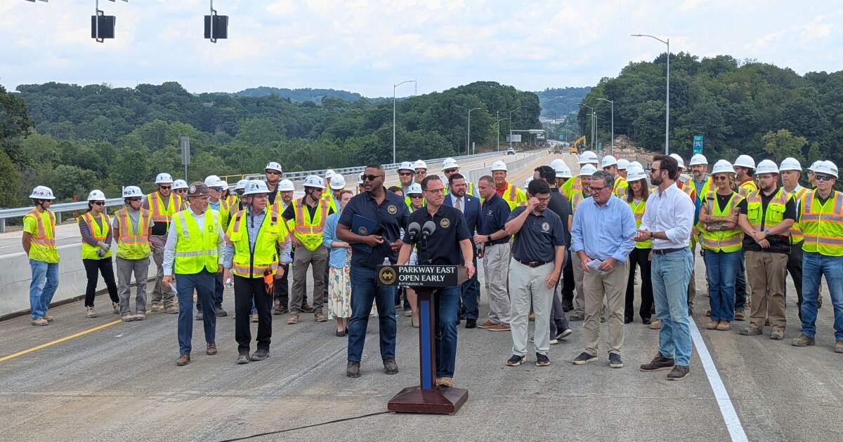 Shapiro 주지사는 Parkway East 교량의 조기 재개통을 발표하고 이를 가능하게 한 근로자들의 공로를 인정합니다