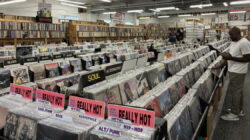 오랫동안 피츠버그 음악의 스테이플이었던 Jerry’s Records가 50주년을 맞이했습니다.