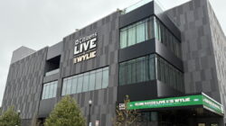 6,400만 달러 규모의 새로운 콘서트장인 Citizens Live at the Wylie가 피츠버그 Lower Hill에 개장했습니다.