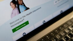 ACA 건강 계획에서 760K를 부팅한 후 Trump 행정부는 일부 사람들을 다시 추가합니다.