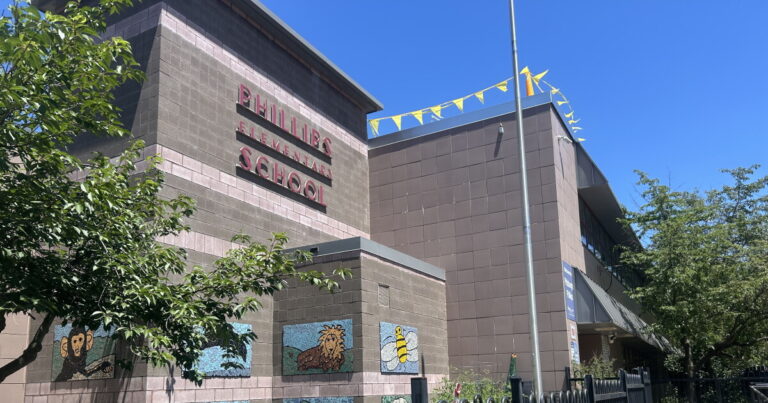 Allegheny 카운티 학교는 주 전역에서 홍역 발병 사례가 900건에 가까워짐에 따라 홍역 위협에 대비하고 있습니다.
    



