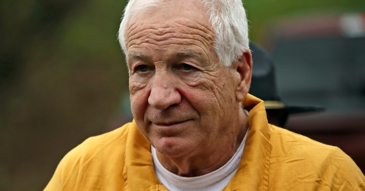 판사는 전 Penn State 코치 Jerry Sandusky에 대한 성적 학대 주장 철회를 듣게 될 것입니다.