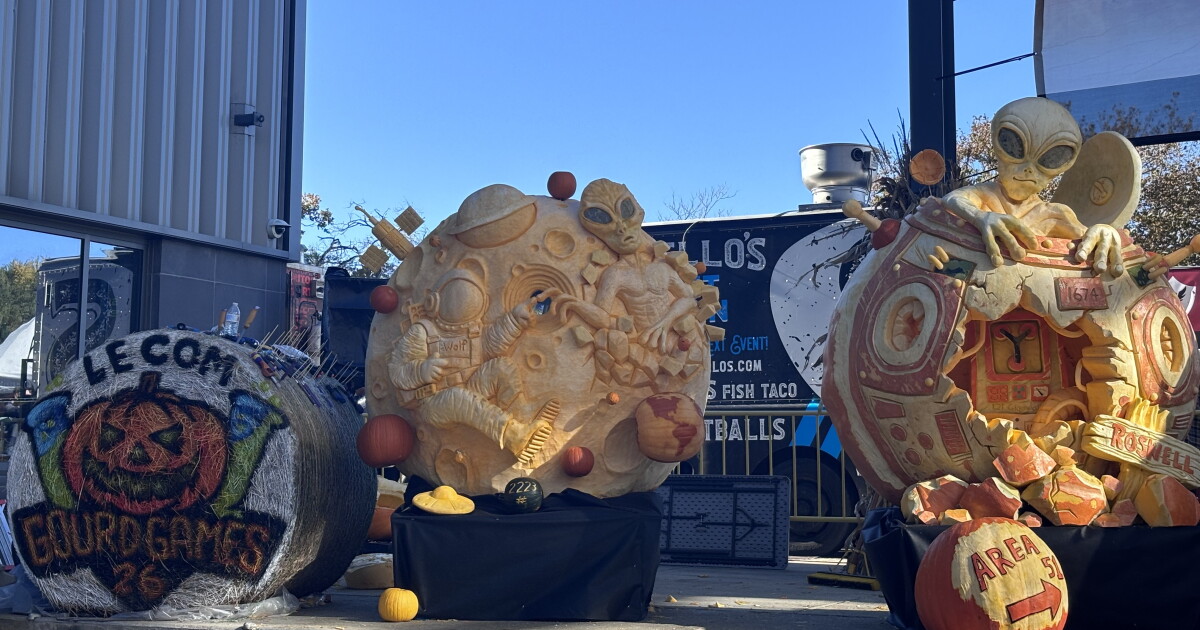 피츠버그 몬스터 호박 축제(Pittsburgh Monster Pumpkins Festival)가 스트립 지구에서 펼쳐집니다.